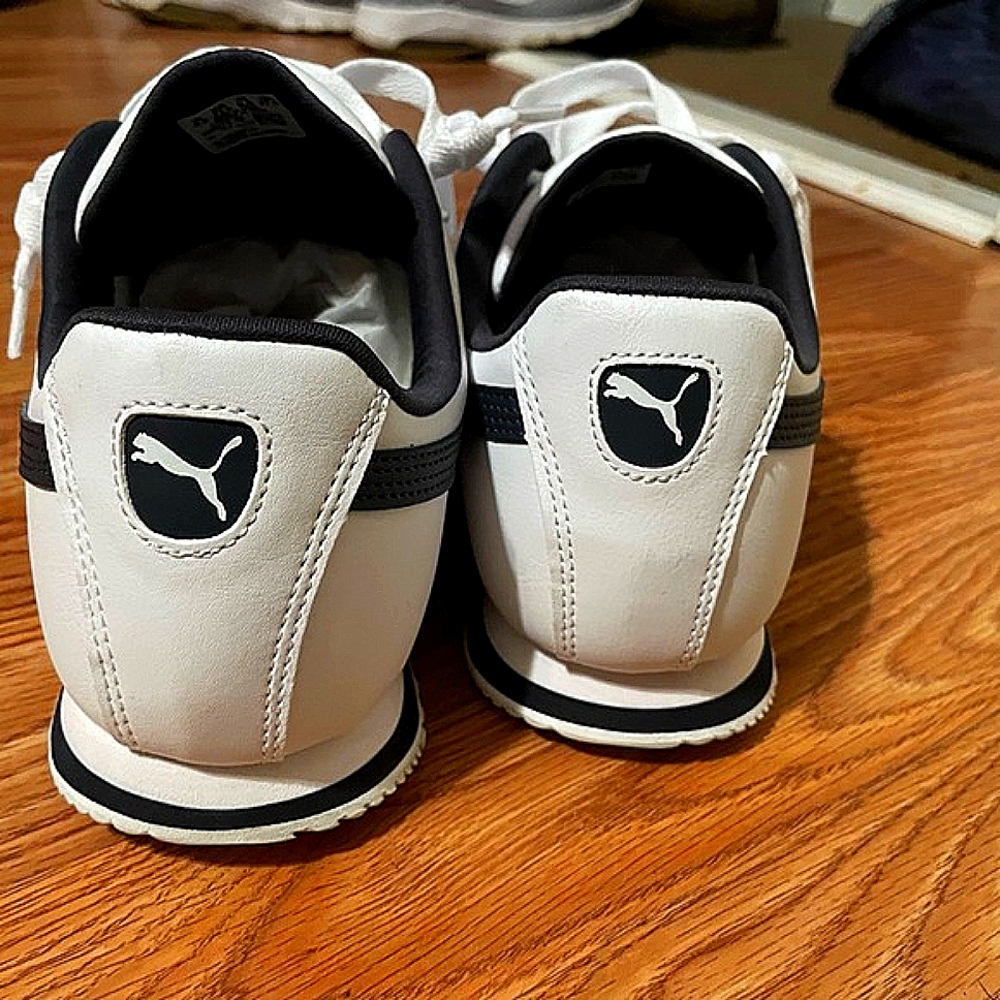 Puma Roma size 9.5 men’s. NWOT’s. White leather with Navy Blue accents - Picture 2 of 5